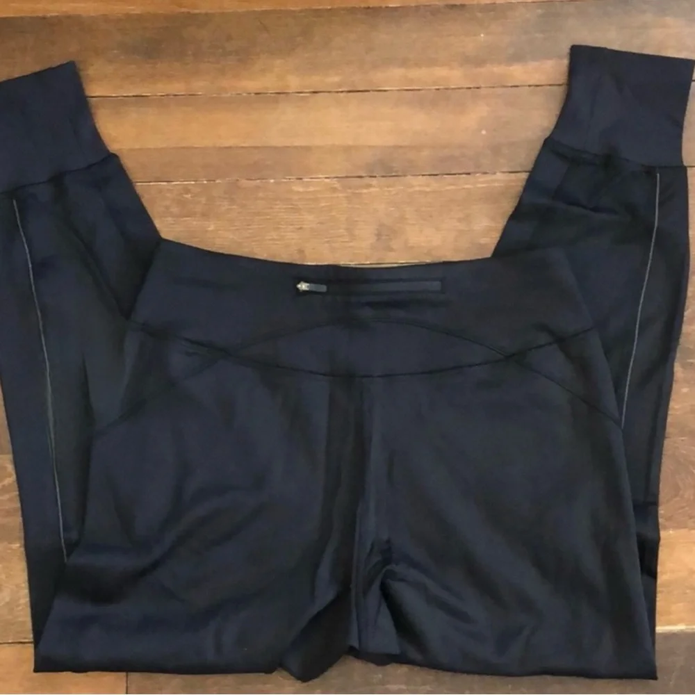 Lululemon Flurry Up Jogger high rise thermal reflective trim fleece interior 6 - Picture 10 of 16